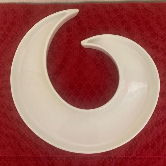 Faria & Bento White Crescent Swirl Serving Tray - Picture 1 of 11